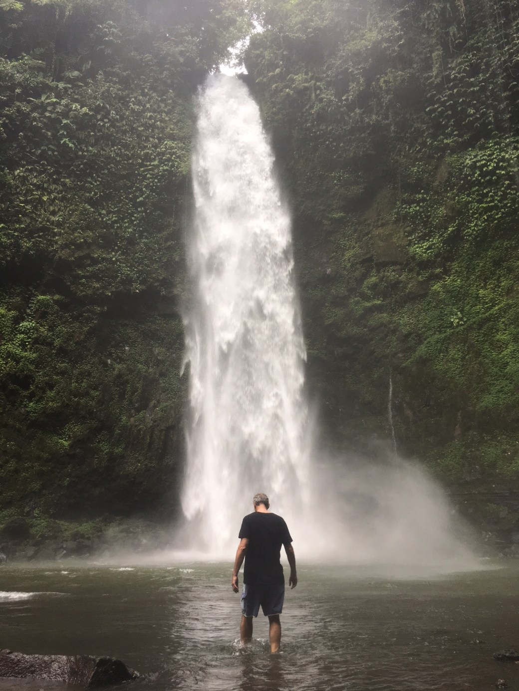 bali-waterfall-walking-away-nov-2016