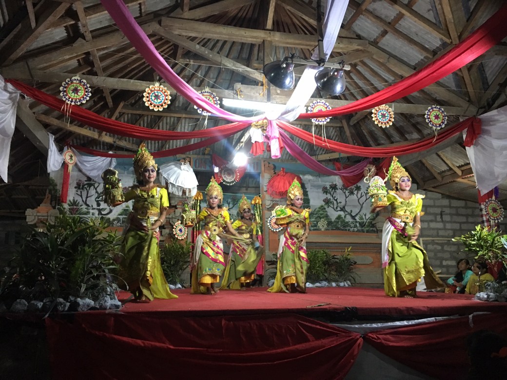 bali_barongdancers_oct2016