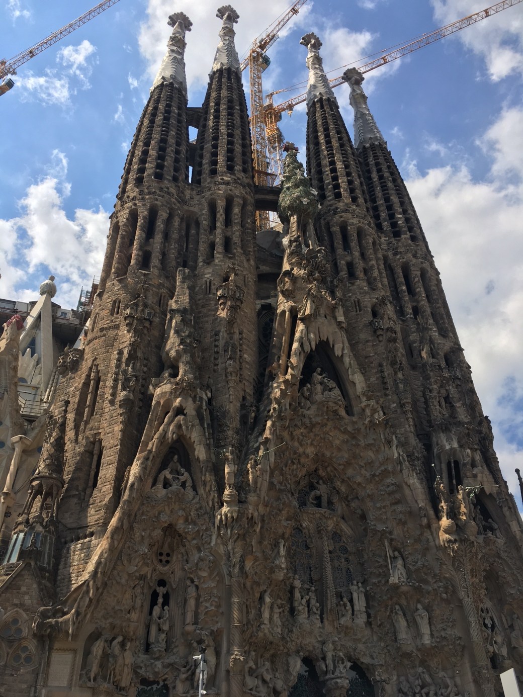 Barca_SagradaFamilia.jpg