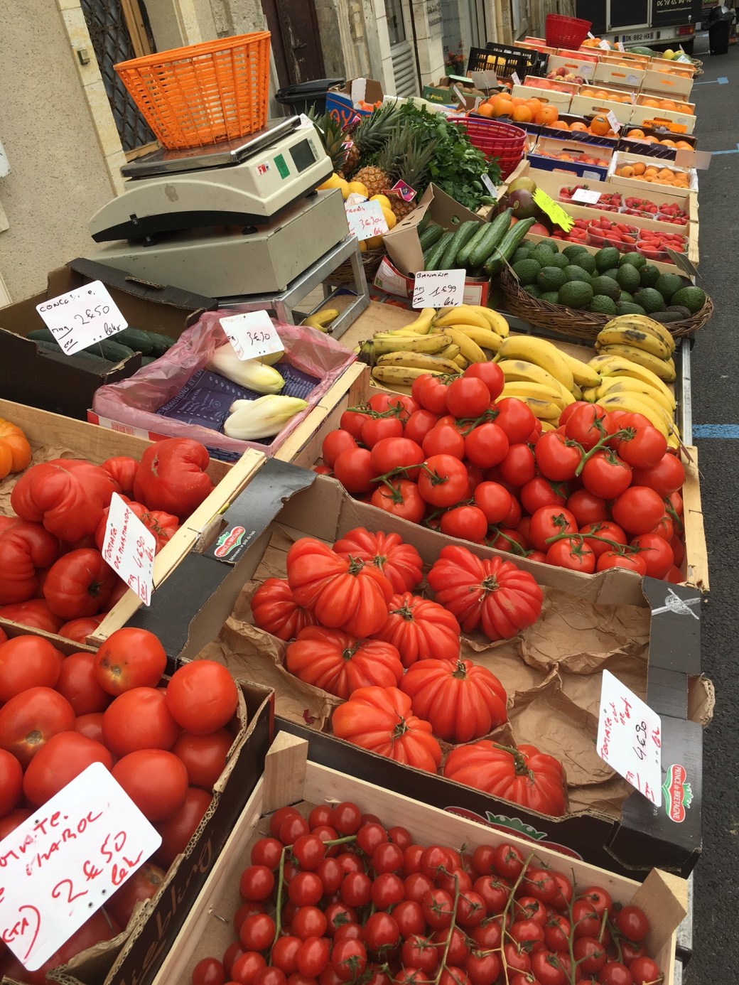 fr_marketTomatoes.jpg